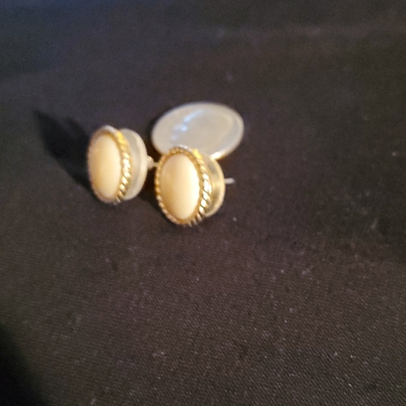 Earrings - Picture 4 of 5